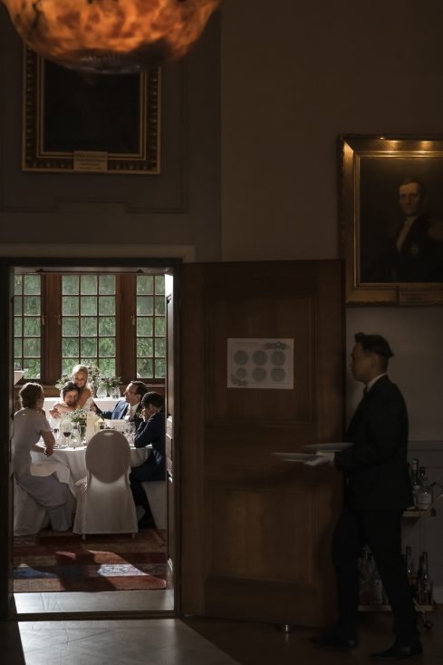 Erfaren bröllopsfotograf fångar varje speciellt ögonblick