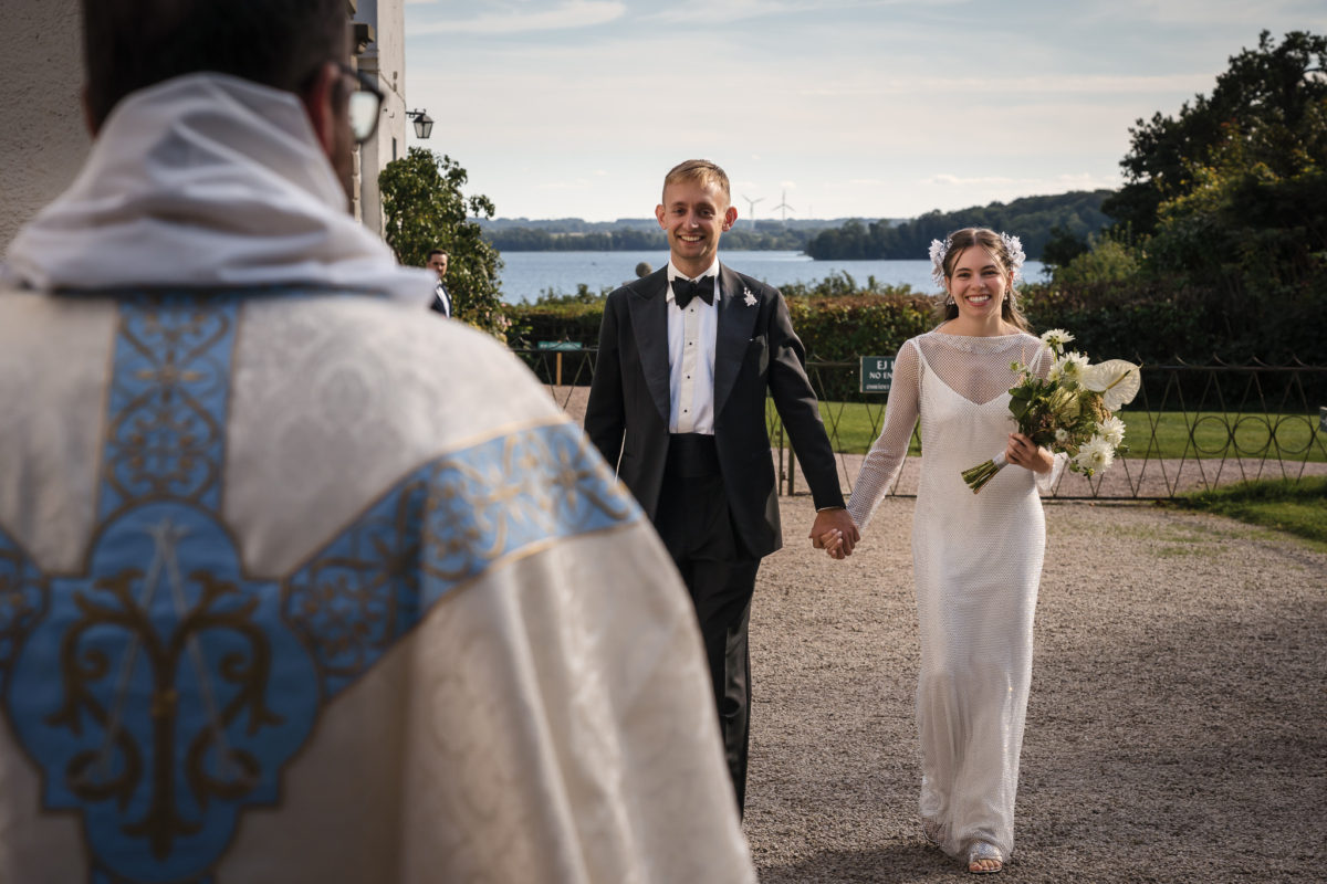 Br&ouml;llop p&aring; Bosj&ouml;kloster av br&ouml;llopsfotograf Lund