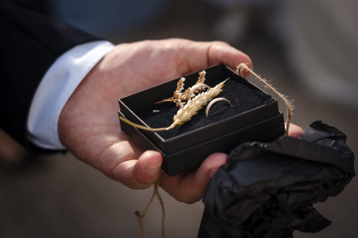 Br&ouml;llop p&aring; Bosj&ouml;kloster av br&ouml;llopsfotograf Lund