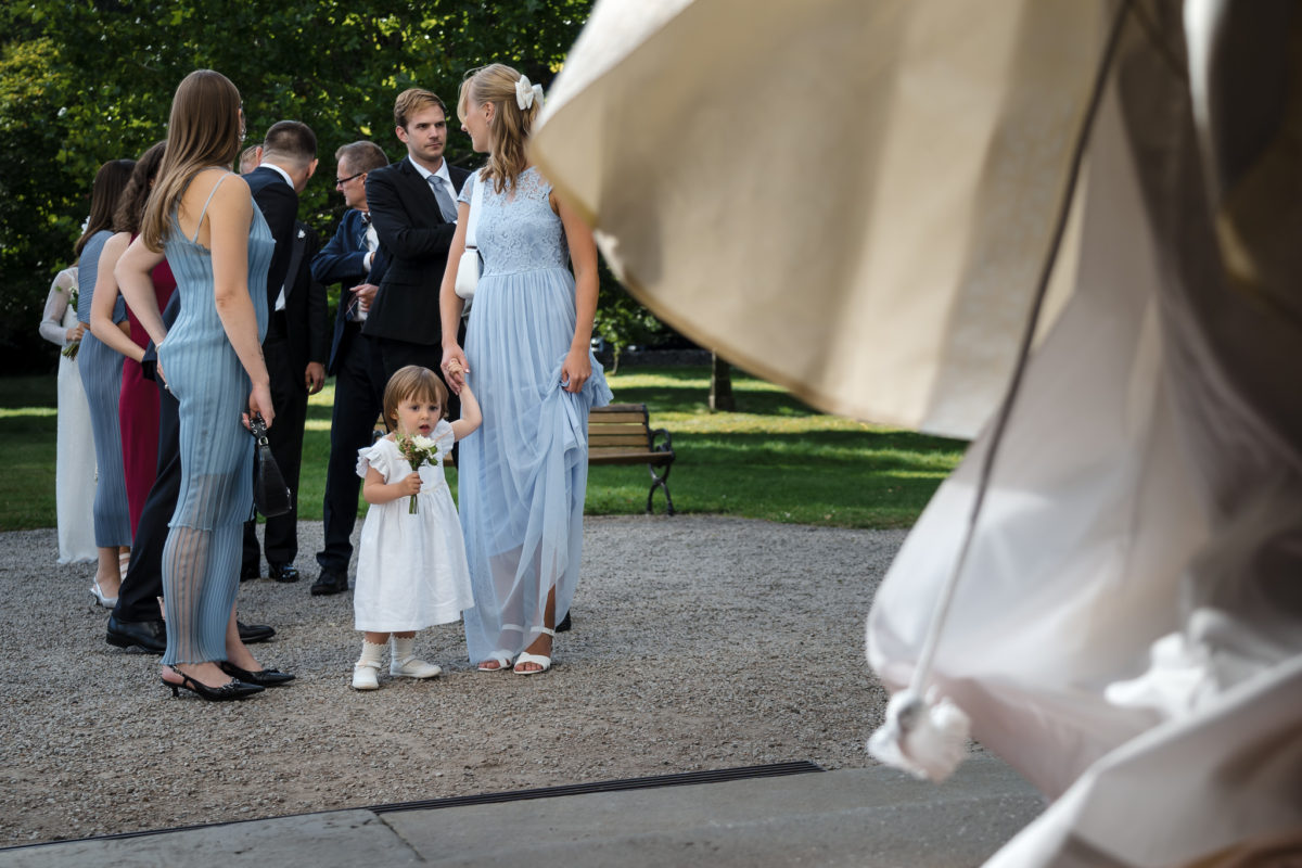 Br&ouml;llop p&aring; Bosj&ouml;kloster av br&ouml;llopsfotograf Lund