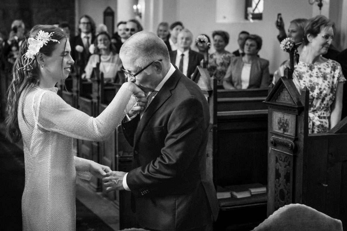 Br&ouml;llop p&aring; Bosj&ouml;kloster av br&ouml;llopsfotograf Lund