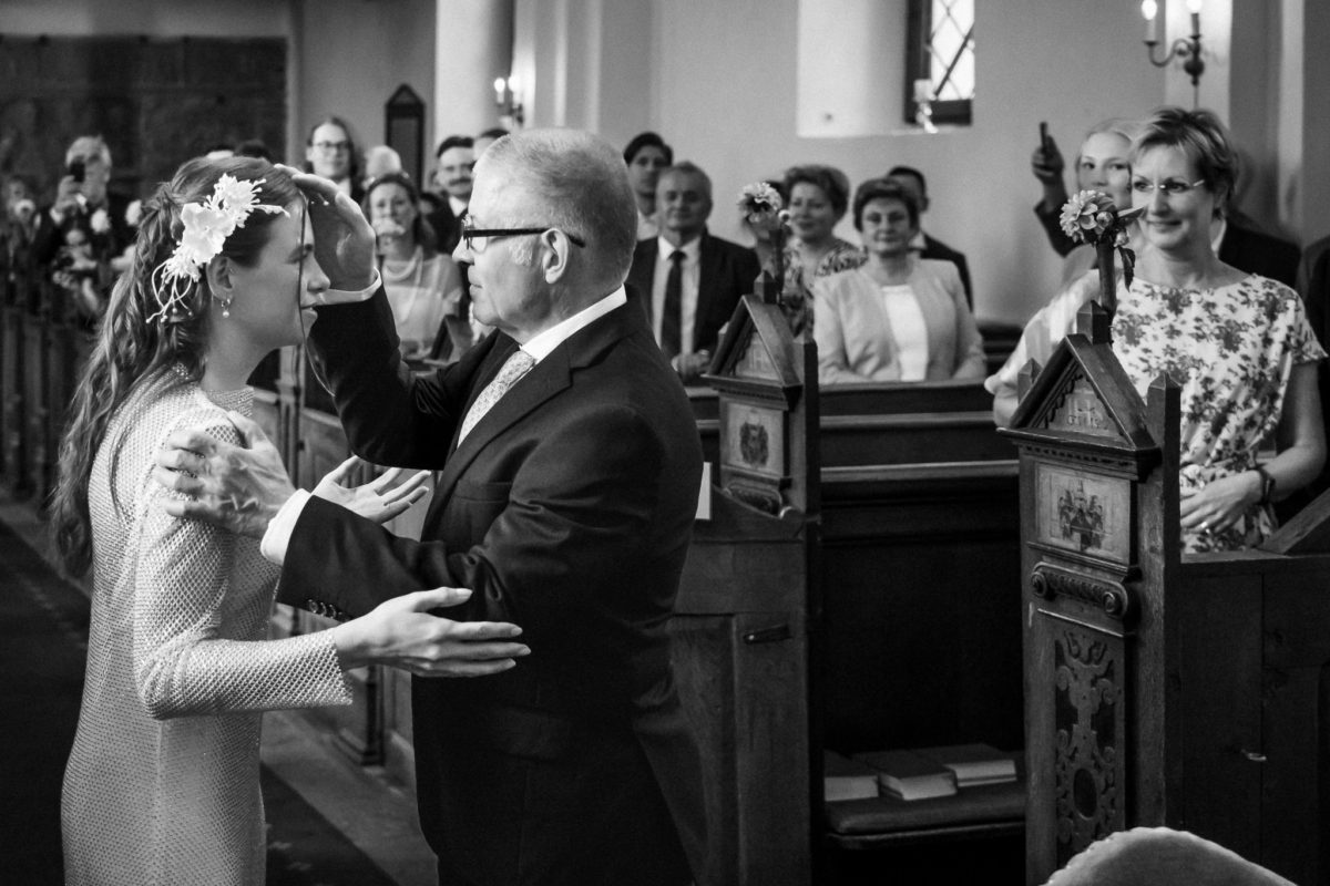 Br&ouml;llop p&aring; Bosj&ouml;kloster av br&ouml;llopsfotograf Lund