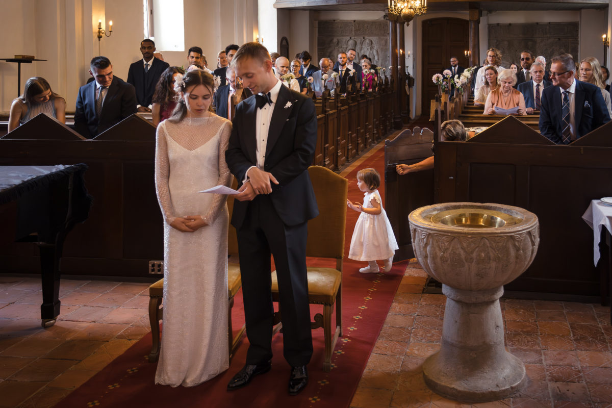 Br&ouml;llop p&aring; Bosj&ouml;kloster av br&ouml;llopsfotograf Lund