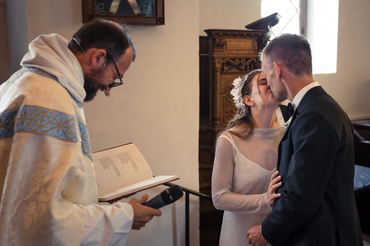 Br&ouml;llop p&aring; Bosj&ouml;kloster av br&ouml;llopsfotograf Lund