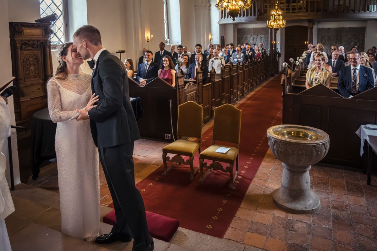 Br&ouml;llop p&aring; Bosj&ouml;kloster av br&ouml;llopsfotograf Lund