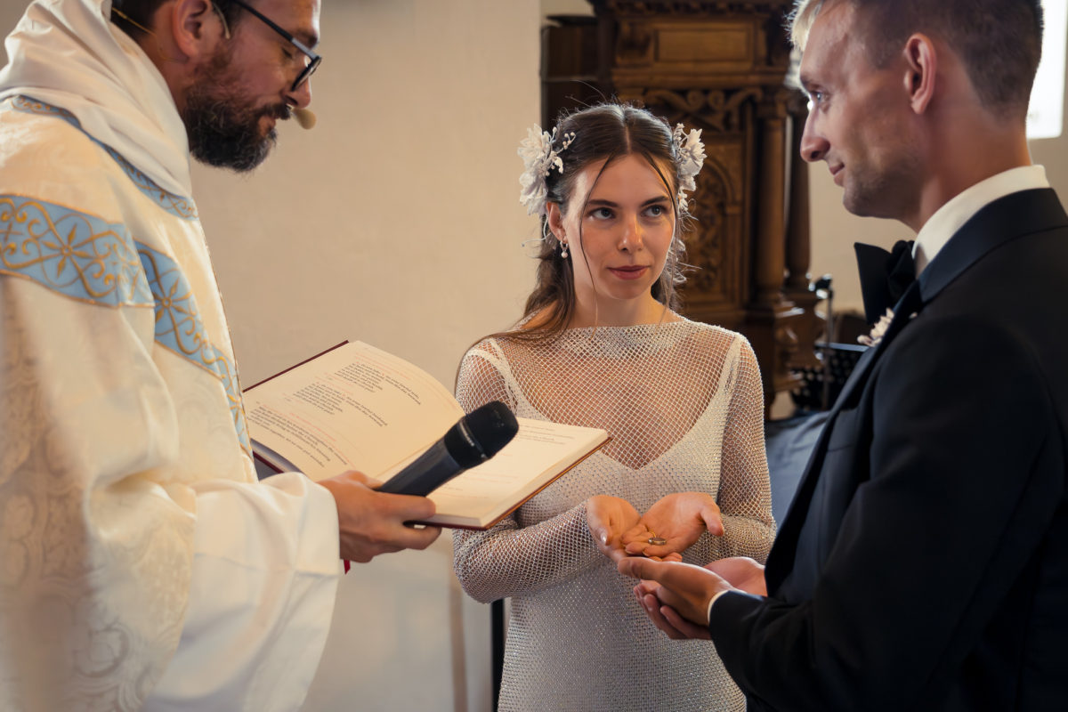 Br&ouml;llop p&aring; Bosj&ouml;kloster av br&ouml;llopsfotograf Lund
