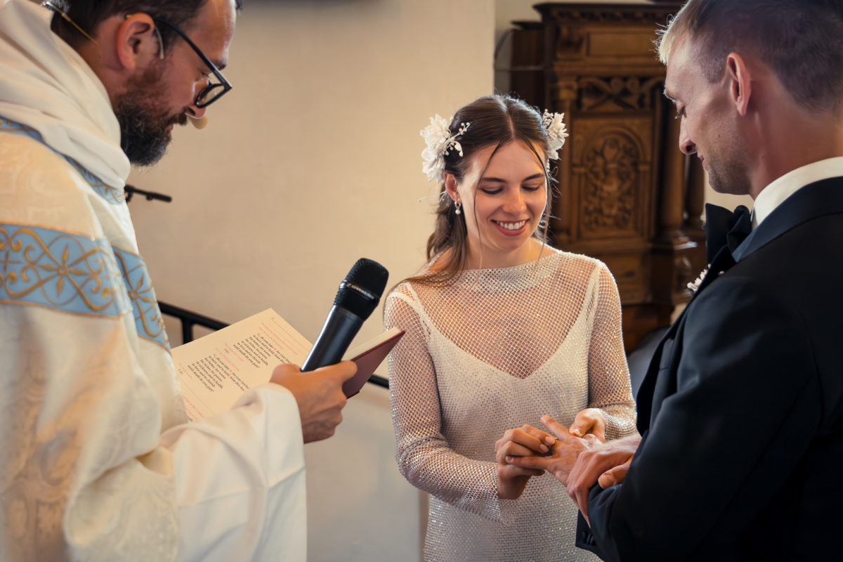 Br&ouml;llop p&aring; Bosj&ouml;kloster av br&ouml;llopsfotograf Lund