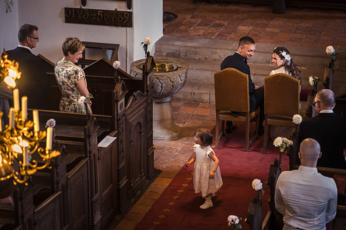 Br&ouml;llop p&aring; Bosj&ouml;kloster av br&ouml;llopsfotograf Lund