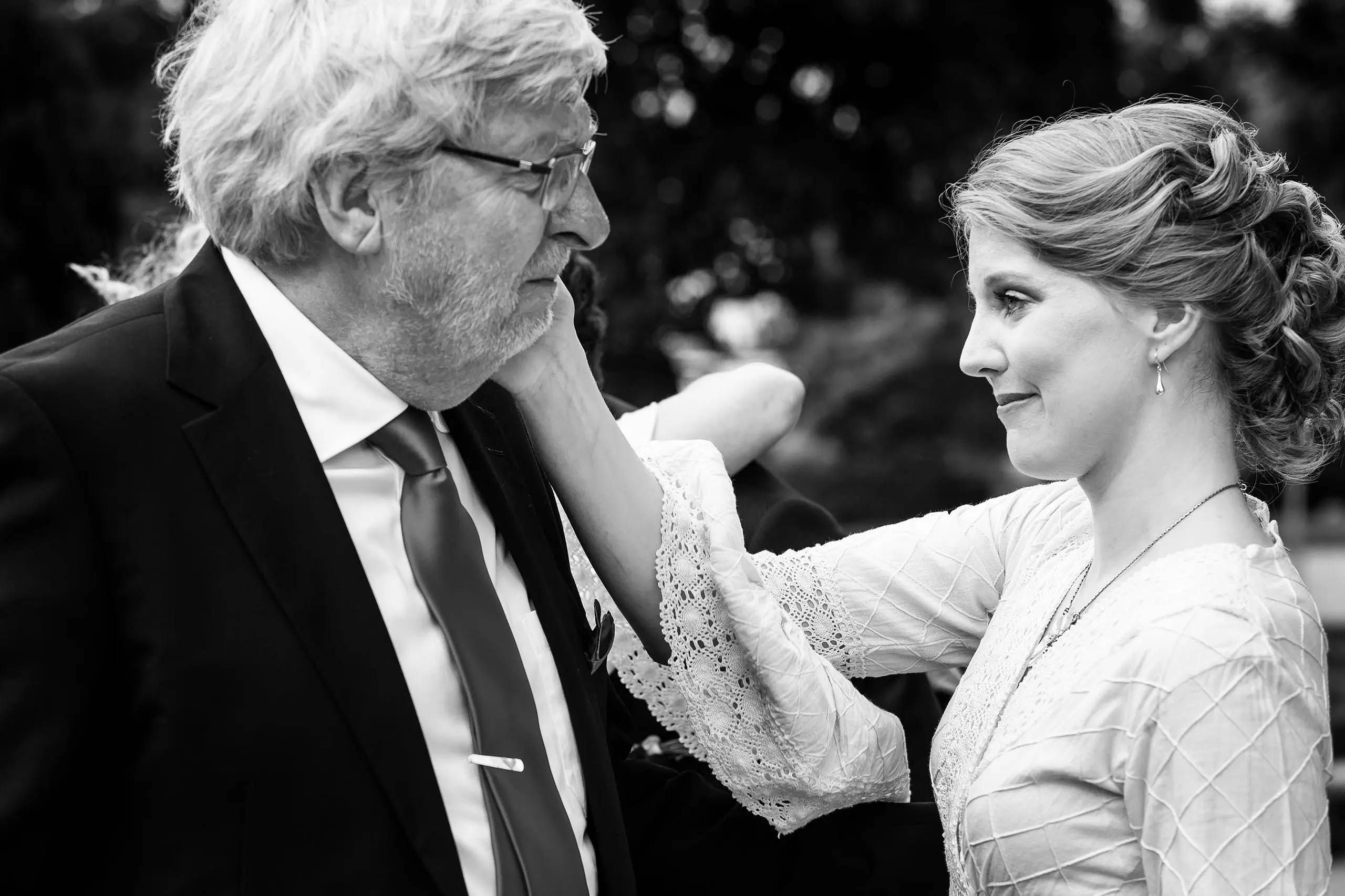 Bröllopsfotograf Lund – en känslofylld stund mellan far och dotter fångad utan att störa